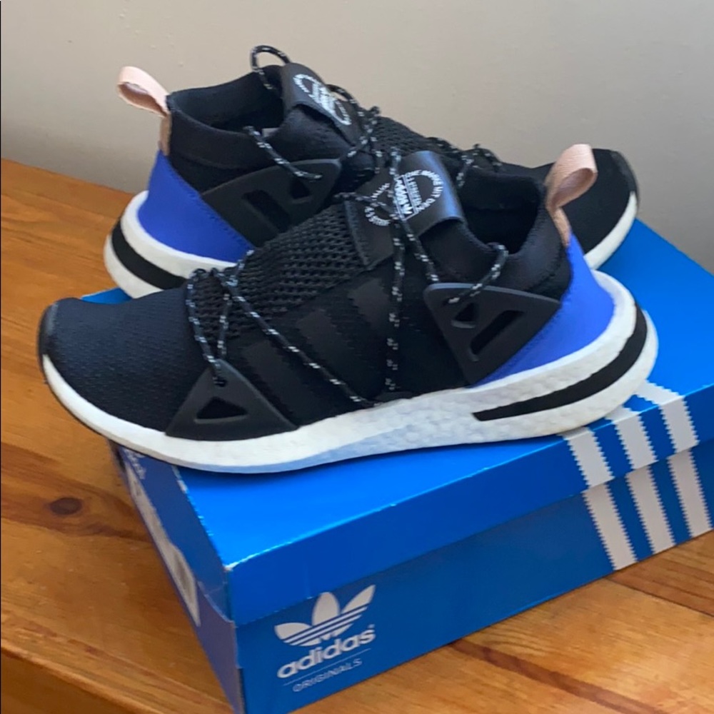 Women’s Adidas Arkyn sneakers